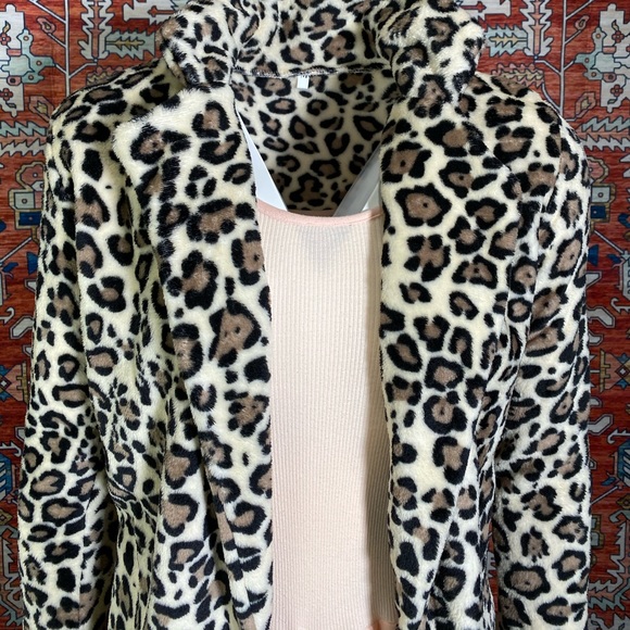 NWOT Leopard Print Teddy Coat / Medium - Picture 3 of 7